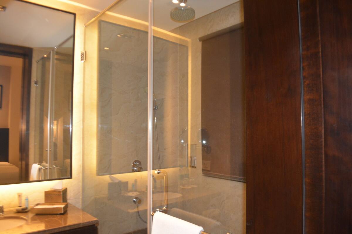 room, 2 single beds, non smoking (view) | bathroom | combined shower/bathtub, rainfall showerhead, free toiletries