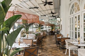 2 restaurants, breakfast served - Palacio Tangara, Oetker Hotels (São Paulo)