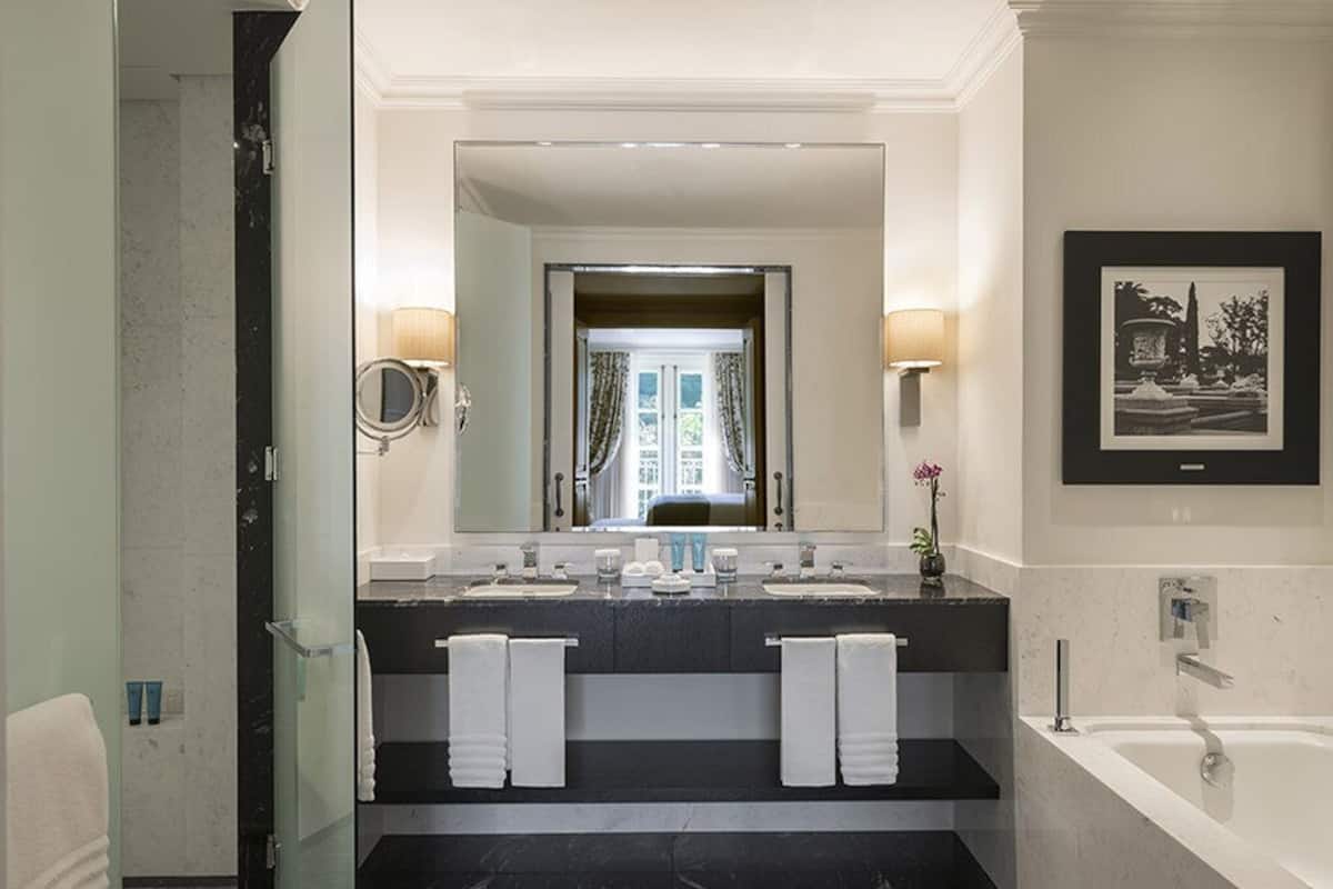 suite (prestige) | premium bedding, minibar, in-room safe, desk