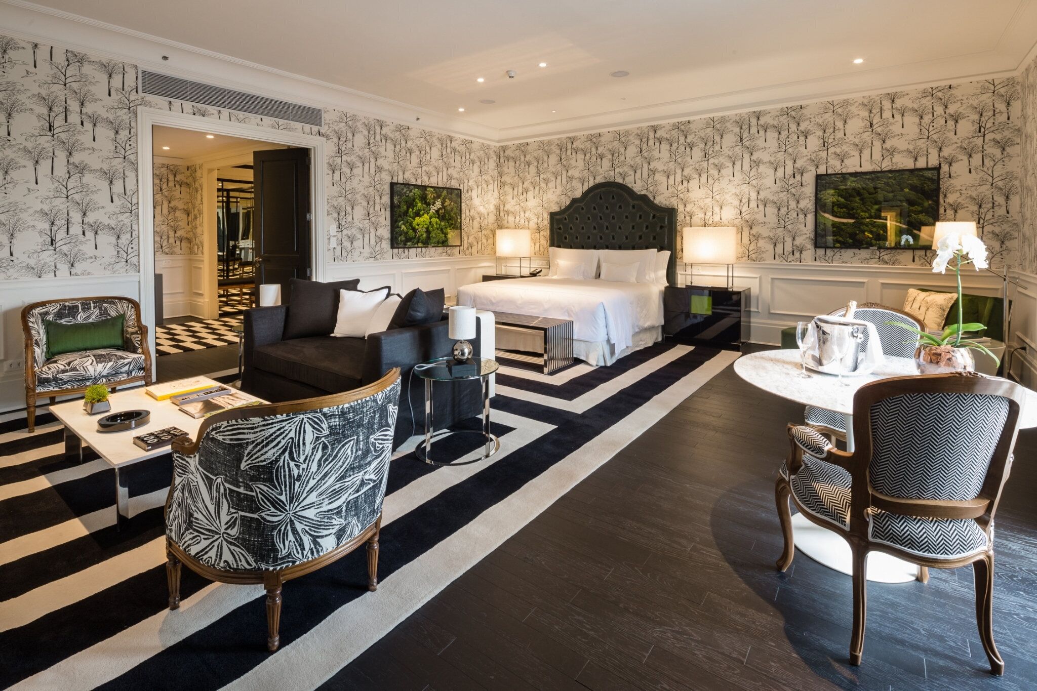 Ropa de cama de alta calidad y minibar 