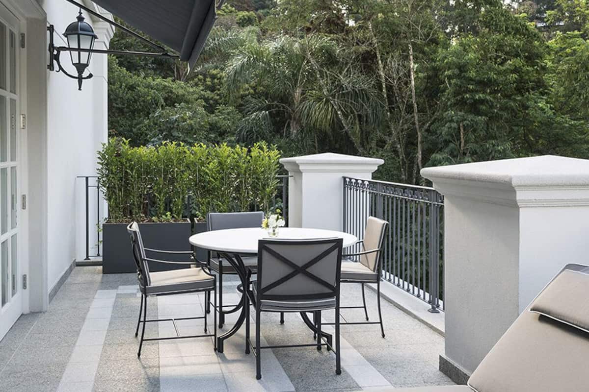 suite superior terrace | premium bedding, minibar, in-room safe, desk