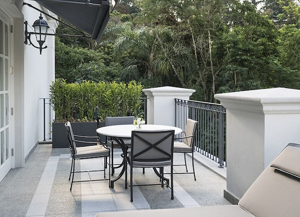Suite Superior Terrace | Premium bedding, minibar, in-room safe, desk