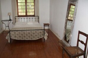 Coffre-fort, décor unique, ameublement unique, bureau