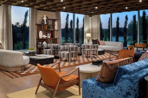 2 间酒吧/酒廊、鸡尾酒酒吧