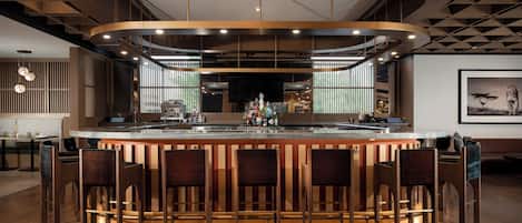 2 bars/lounges, cocktail bar