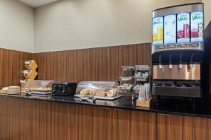 Free daily buffet breakfast  - Fairfield Inn & Suites by Marriott Nashville Downtown MetroCenter (Nashville)