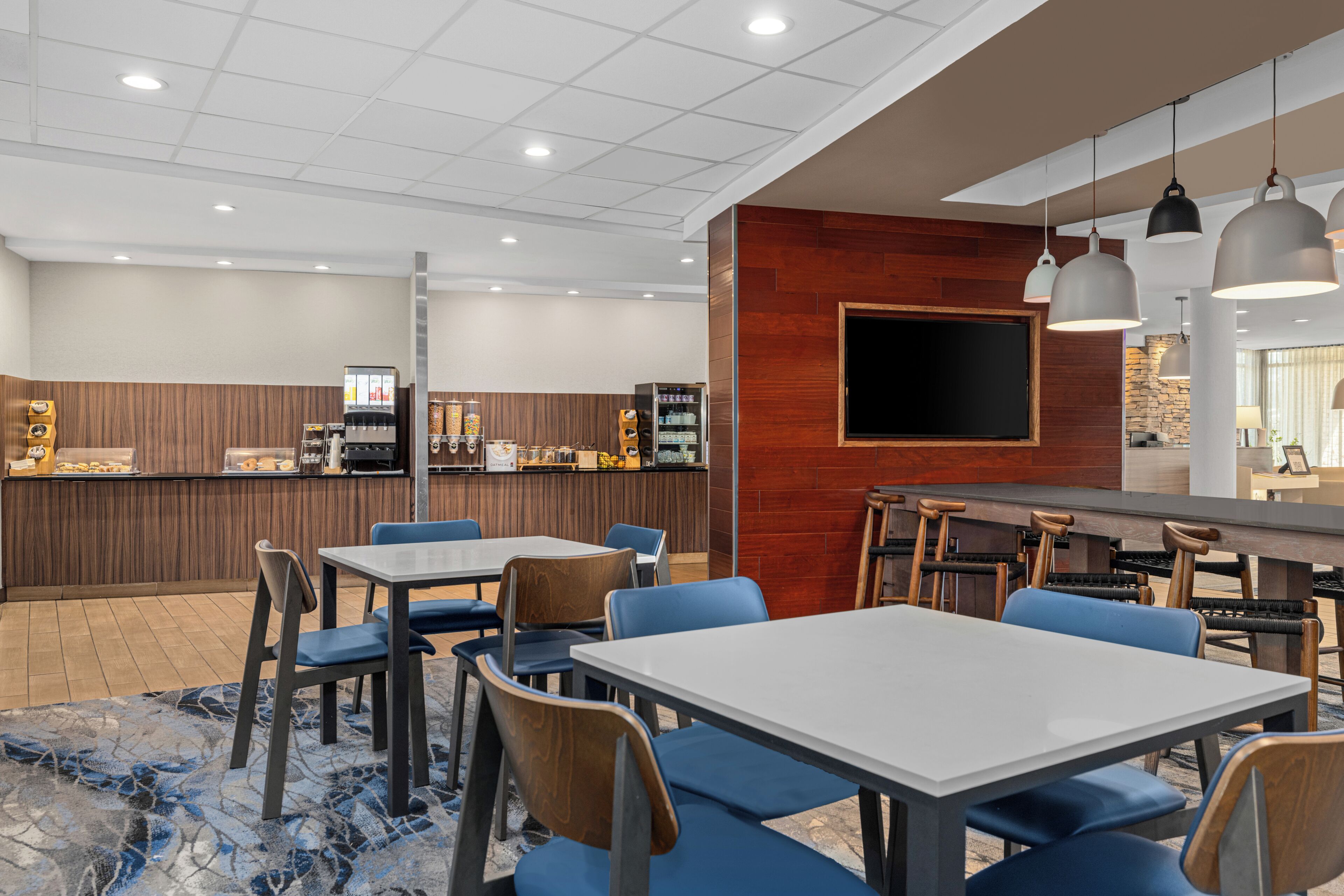 Free daily buffet breakfast