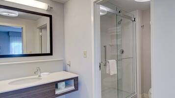 Shower, free toiletries, towels