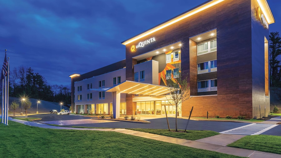La Quinta Inn & Suites by Wyndham Clifton Park/Saratoga Area