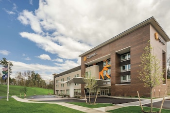 La Quinta Inn & Suites by Wyndham Clifton Park