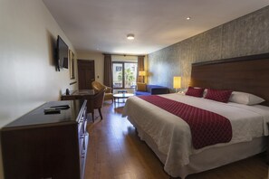 Suíte, 1 cama Queen | Frigobar, cofres nos quartos, individualmente decorados