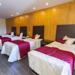 Suite familiare (Cuadruple) | 1 camera, minibar, una cassaforte in camera, con stile personalizzato