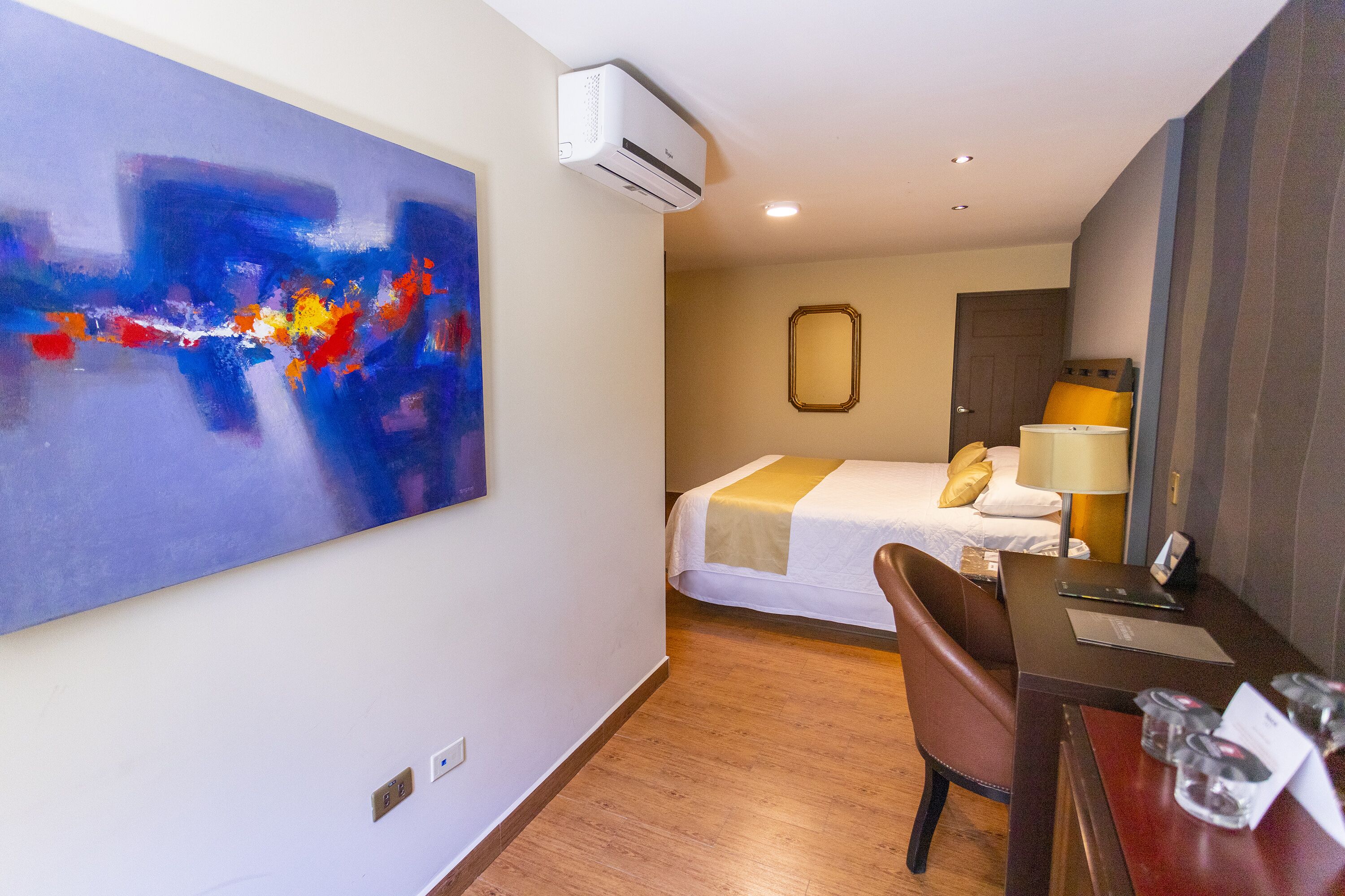 apart suite auxiliar | 1 bedroom, minibar, in-room safe, individually decorated