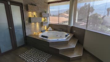 Grand kamer | Badkamer | Gratis toiletartikelen, een haardroger, handdoeken