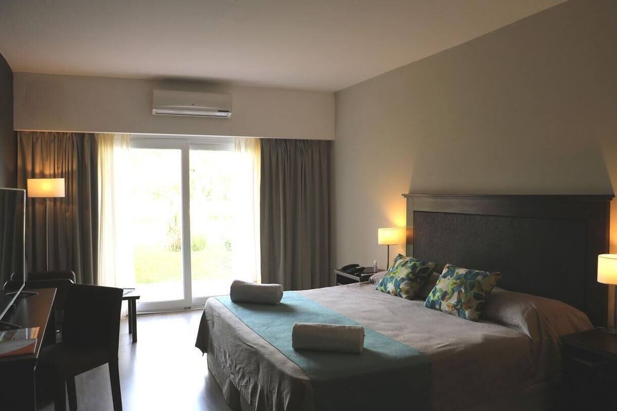 Minibar, in-room safe, soundproofing, WiFi (free)