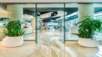 2 restaurants, breakfast, lunch, dinner served; Chinese cuisine