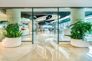 2 개의 레스토랑, 아침 식사, 점심 식사, 저녁 식사 제공(중식)