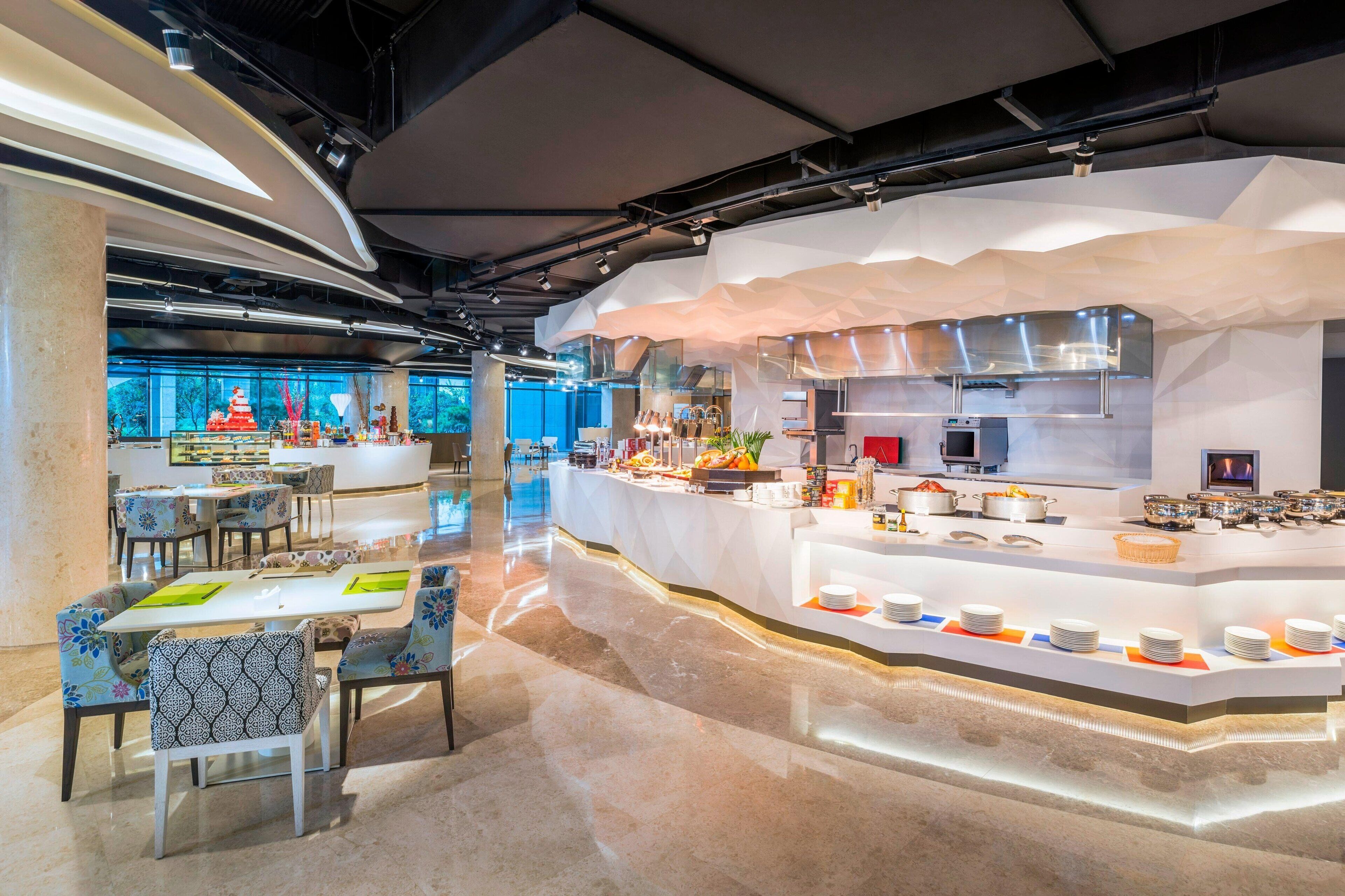 2 restaurants, breakfast, lunch, dinner served; chinese cuisine