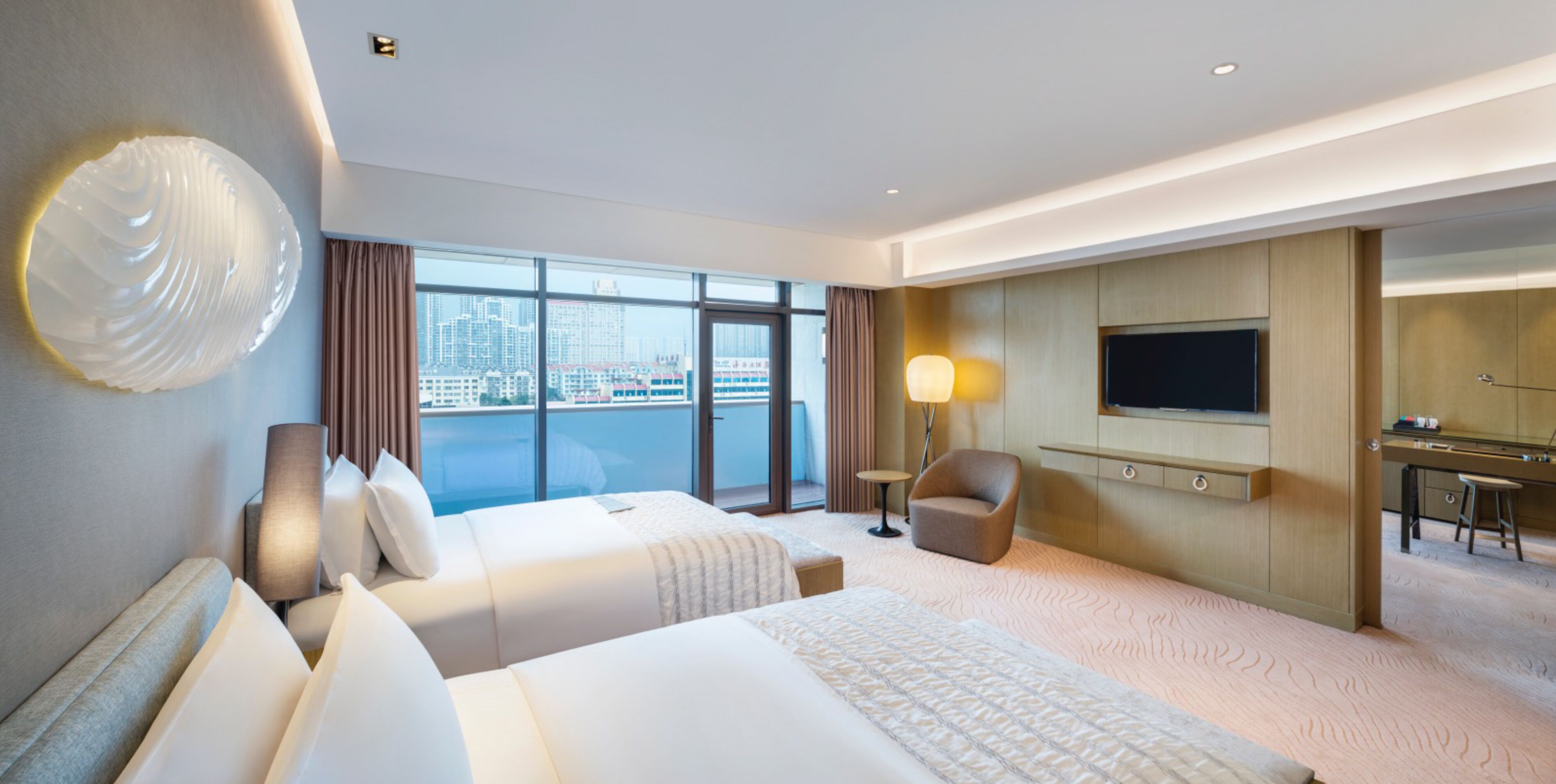 family suite, 1 bedroom, balcony, city view | down duvets, minibar, in-room safe, desk