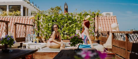 34-inch LCD TV with cable channels, TV