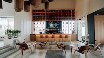 Bar (trong khuôn viên)