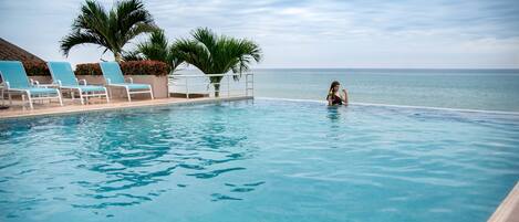 야외 수영장, 수영장 파라솔, 일광욕 의자