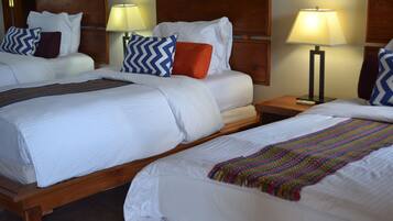 Deluxe Room, 1 Bedroom, Private Bathroom, Garden View | In-room safe