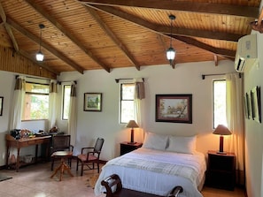 Premium bedding, pillow-top beds, individually decorated - Kakao Lodge & Garden Río Celeste (Bijagua Upala)