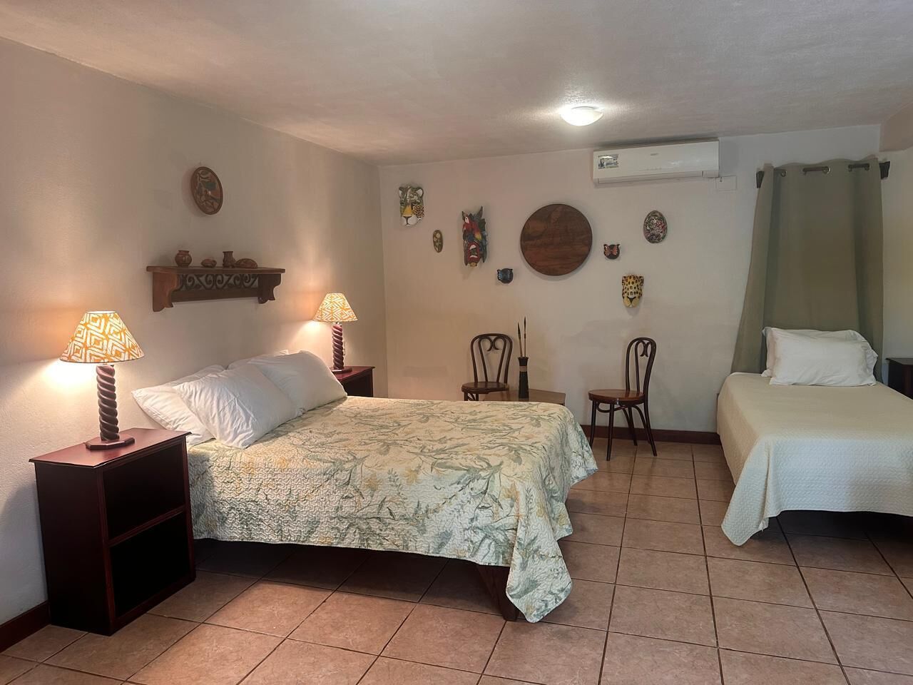 Literie de qualité supérieure, surmatelas, décoration personnalisée