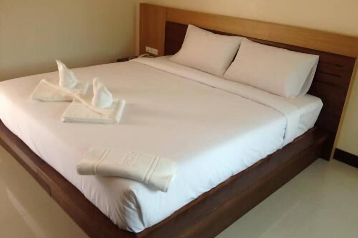 迷你吧、房內夾萬、書桌、遮光窗簾/窗簾