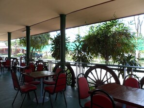 Breakfast and dinner served, Thai cuisine - Khunnam Rimtarn Resort (Mae Sai)
