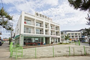 Front of property - Solsum House (Taean)