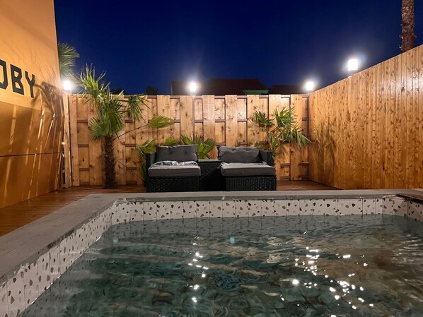 Luxe maisonnette, 2 slaapkamers, privézwembad, uitzicht op zee | Privézwembad