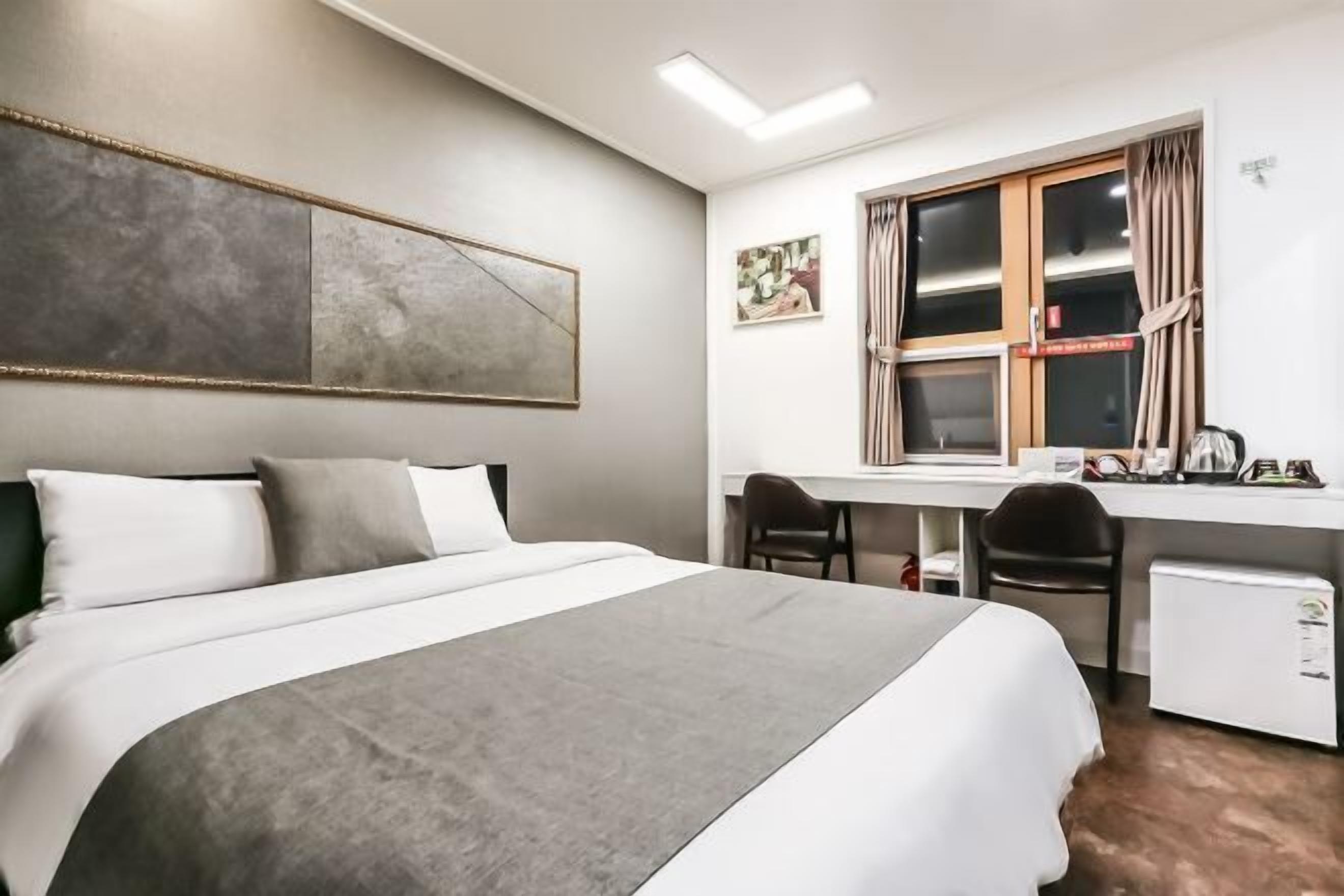 Desk, blackout drapes, soundproofing, free WiFi