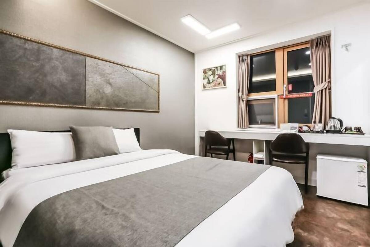 Desk, blackout drapes, soundproofing, free WiFi