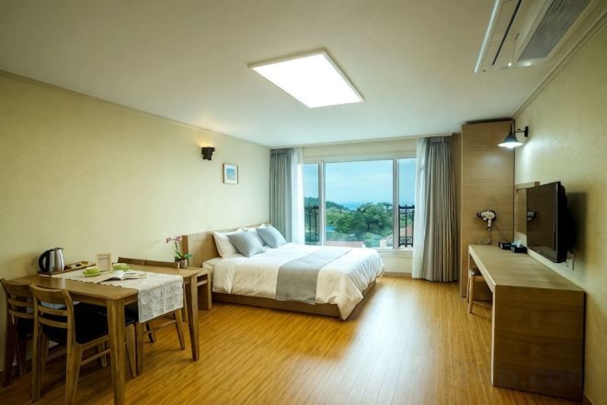 Standard Room (Run Of House)