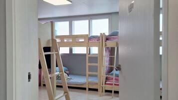 Slaapzaal, alleen voor vrouwen, niet-roken | 1 slaapkamer, gratis wifi, beddengoed