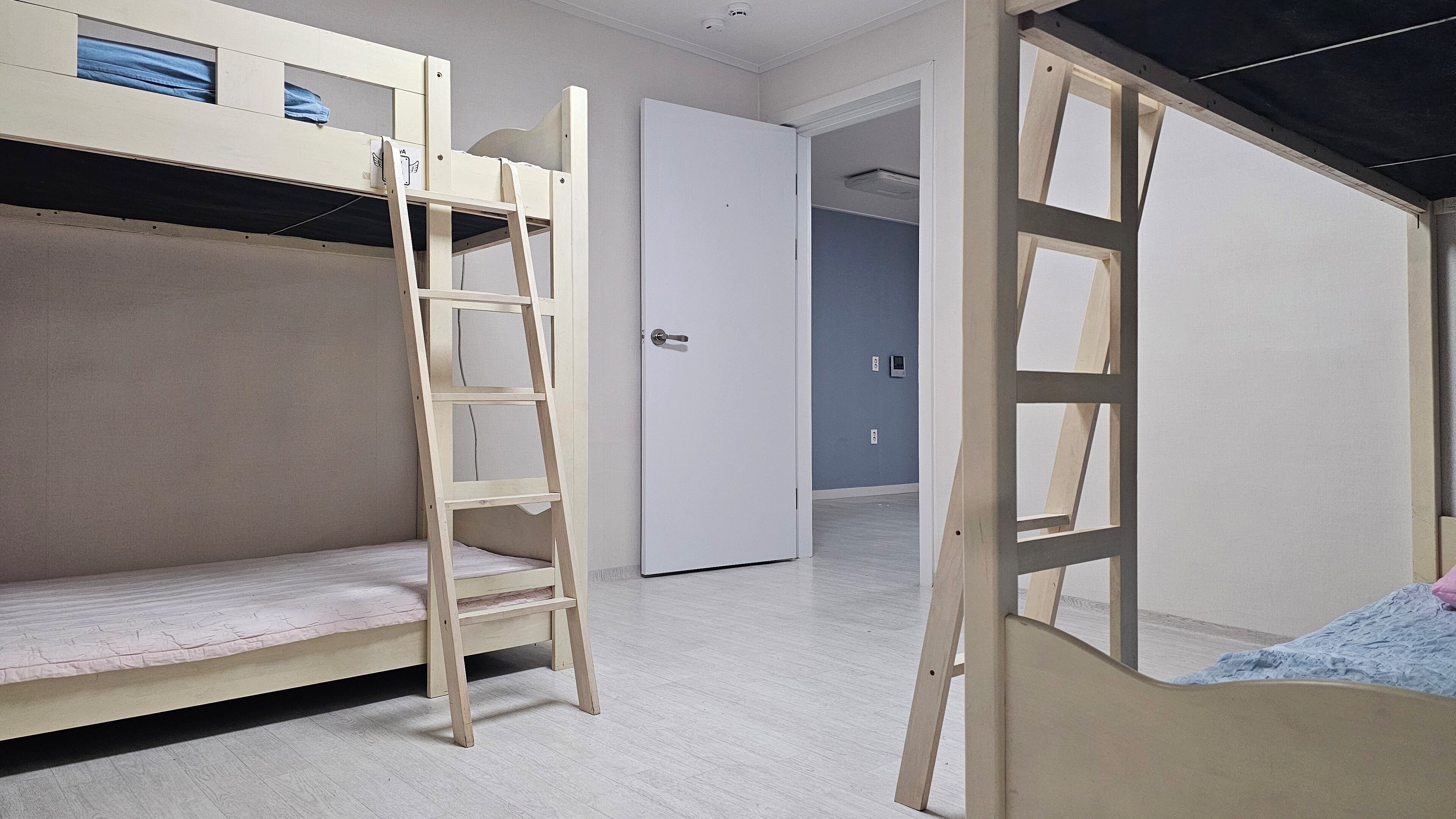 공용 도미토리, 남성 전용, 금연 | 무료 WiFi, 침대 시트