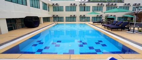 Hồ bơi ngoài trời