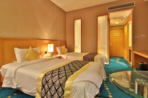 Business Twin Room | In-room safe, desk, blackout drapes, rollaway beds