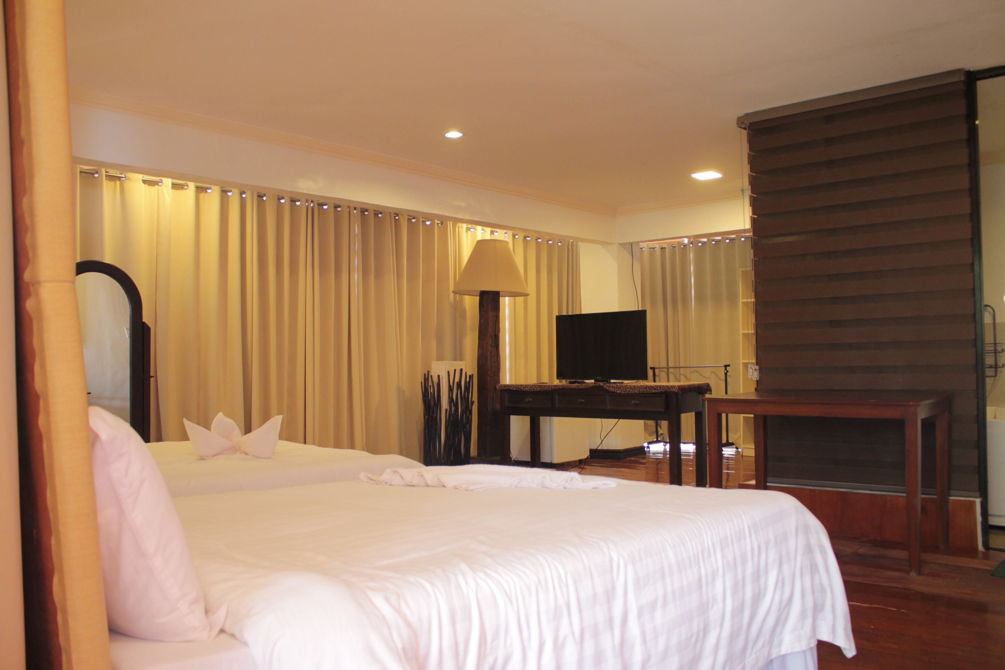 Premier Executive Suite (LV3) | Desk, rollaway beds, free WiFi