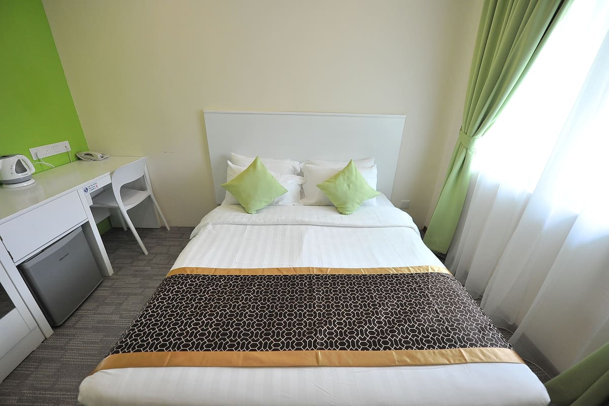 In-room safe, desk, iron/ironing board, free WiFi