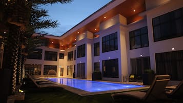 Boendets fasad - kvÀll/natt