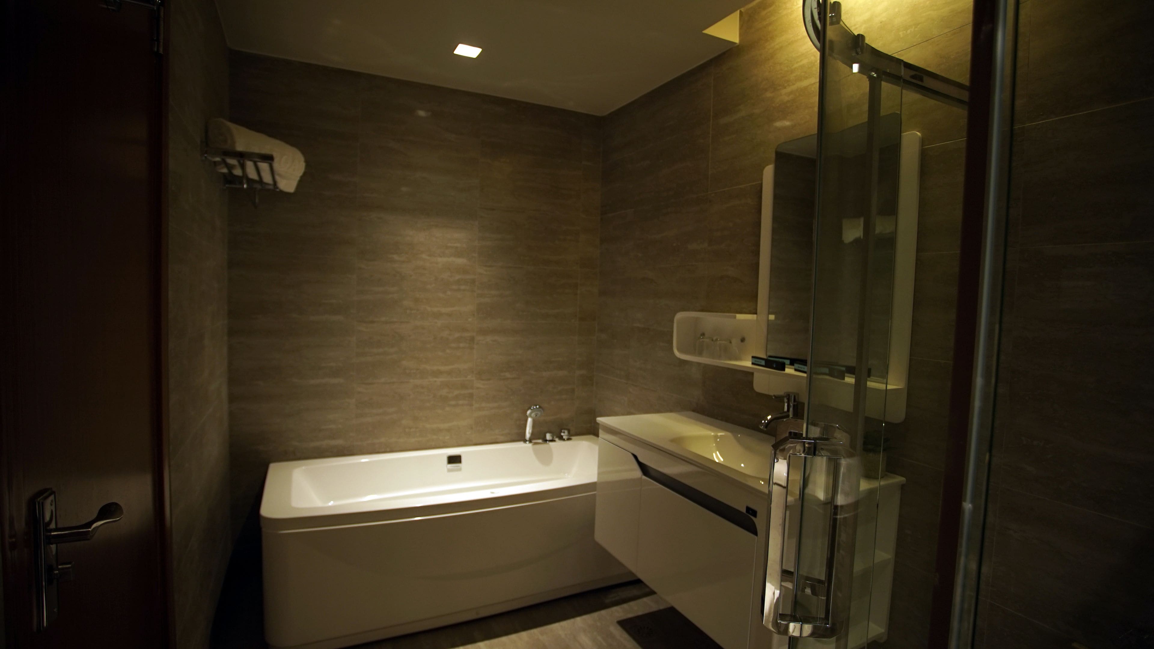 suite room | bathroom | rainfall showerhead, free toiletries, hair dryer, bidet