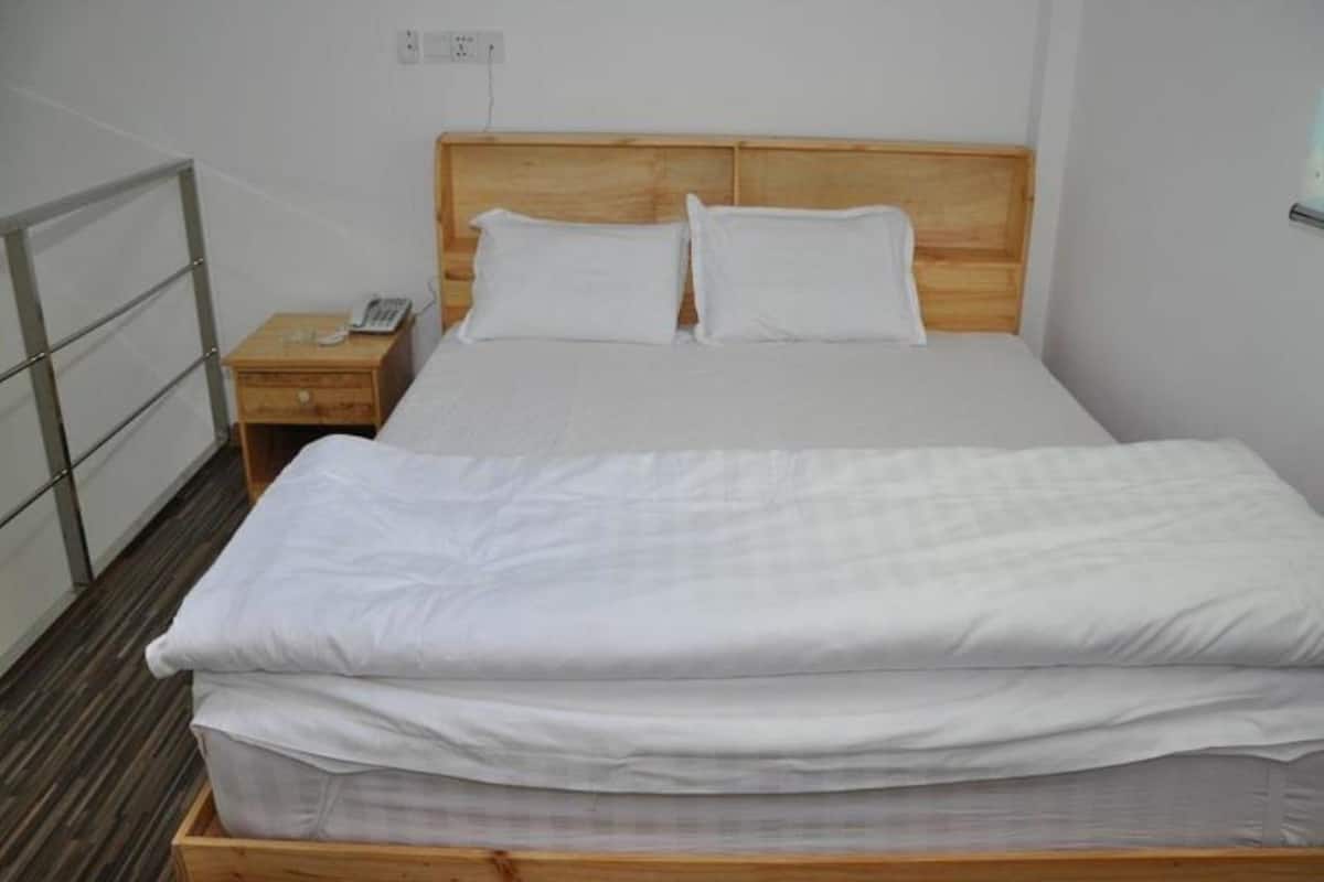 Suite | Minibar, desk, free WiFi
