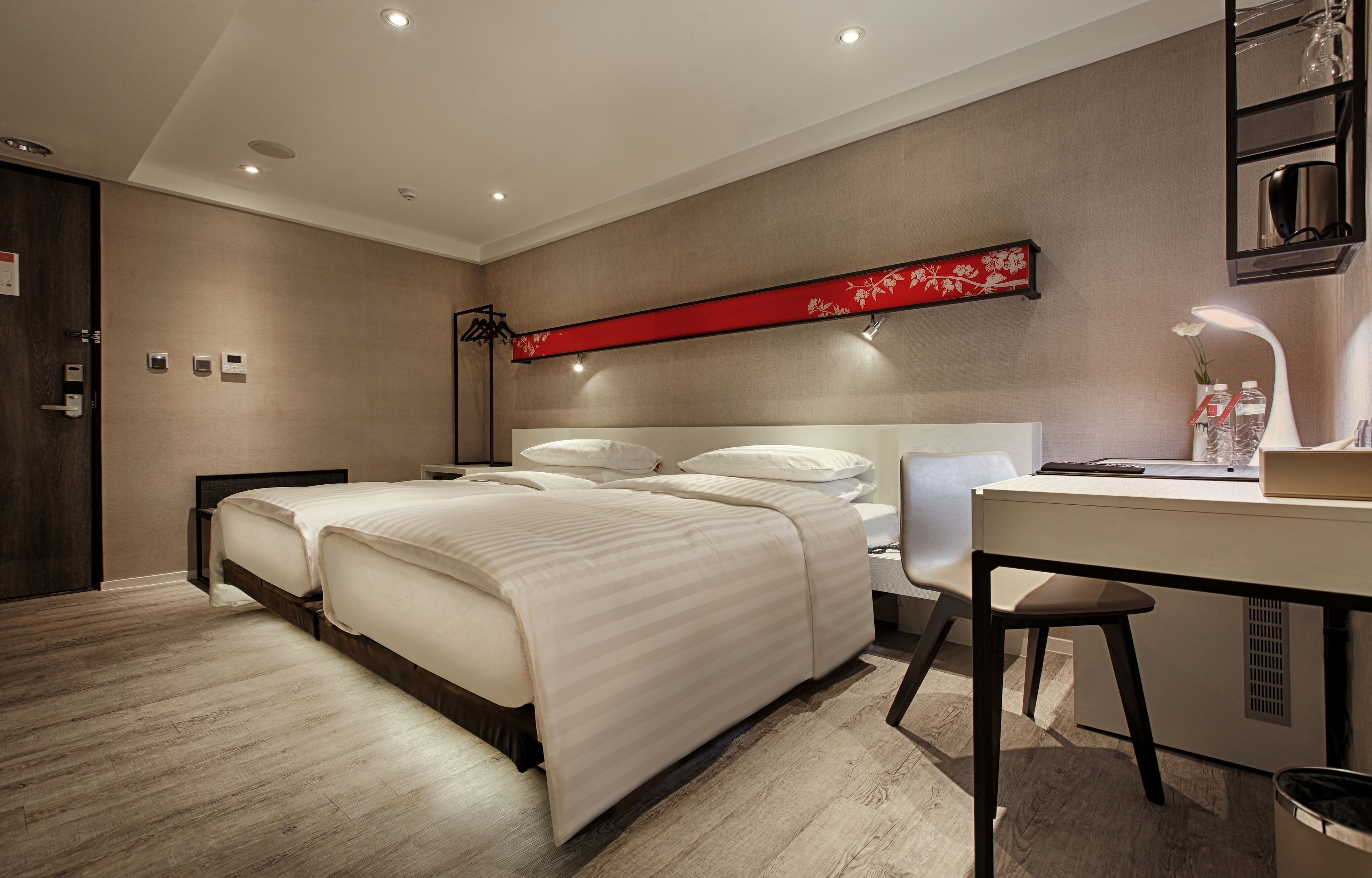 splendid room | premium bedding, down duvets, minibar, in-room safe