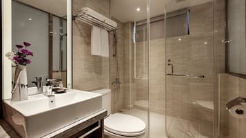 Shower, hair dryer, towels, shampoo