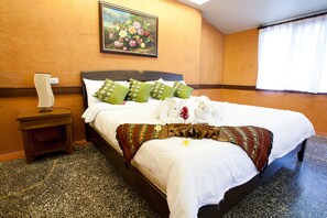 Executive Room with Double Bed | Una scrivania, tende oscuranti, Wi-Fi gratuito, lenzuola