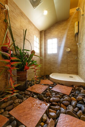 Junior Room, 1 Double Bed | Bathroom - Mohnfahsai Home Resort (Chiang Rai)