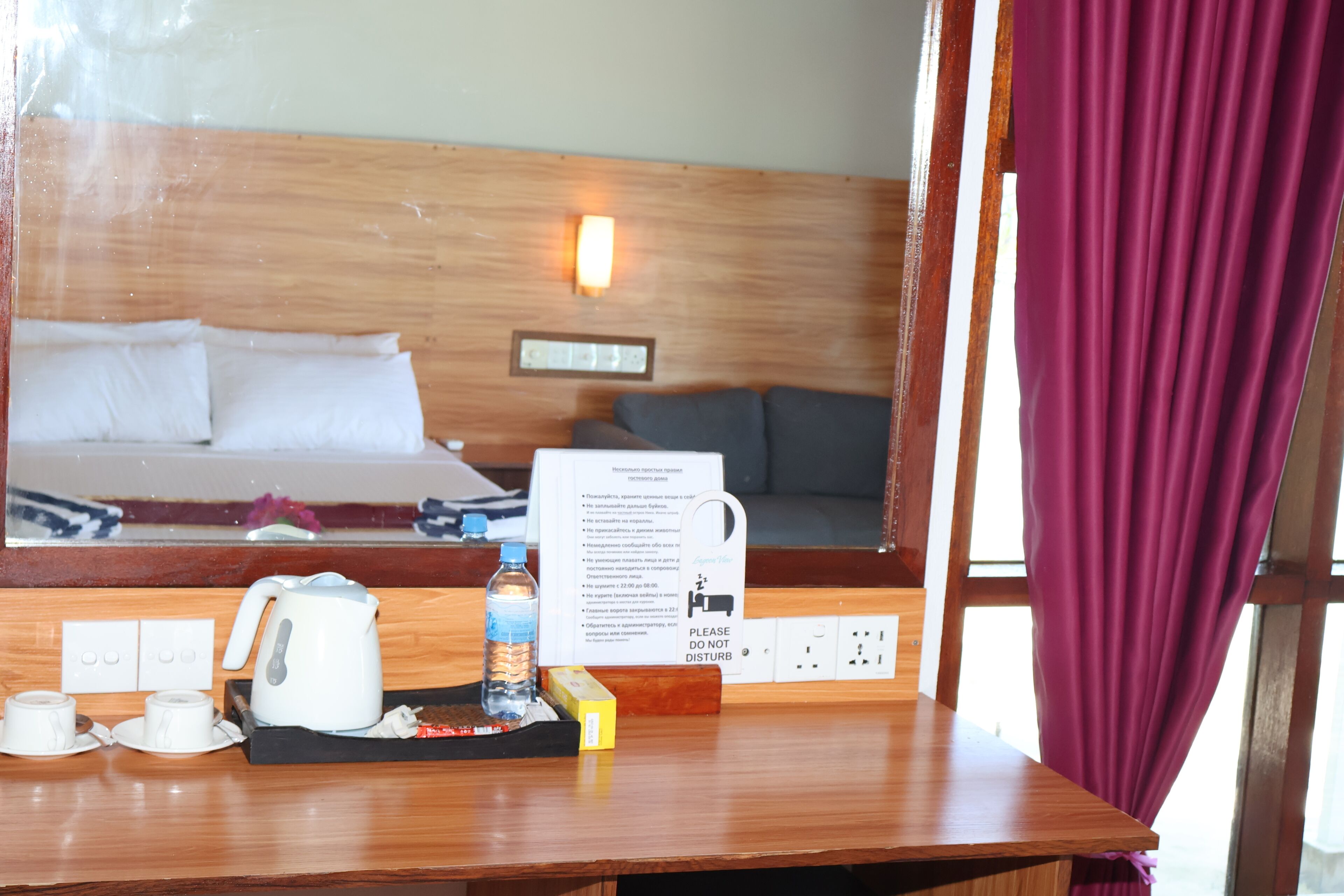 Minibar, caja fuerte, escritorio y espacio para trabajar con un portátil